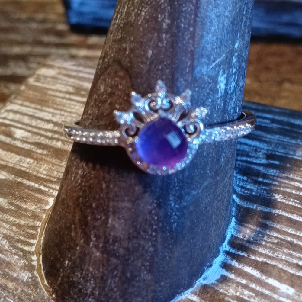 Woman's Ring - Picture 2 of 2